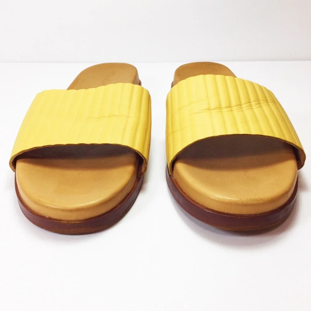 Madewell The Louisa Slide Sandal in Embossed Leather